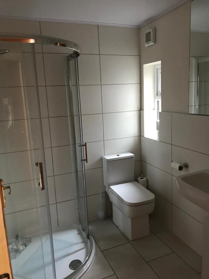 Spacious 5 Double Bed Bedroom Bungalow Near Belfast リスバーン エクステリア 写真