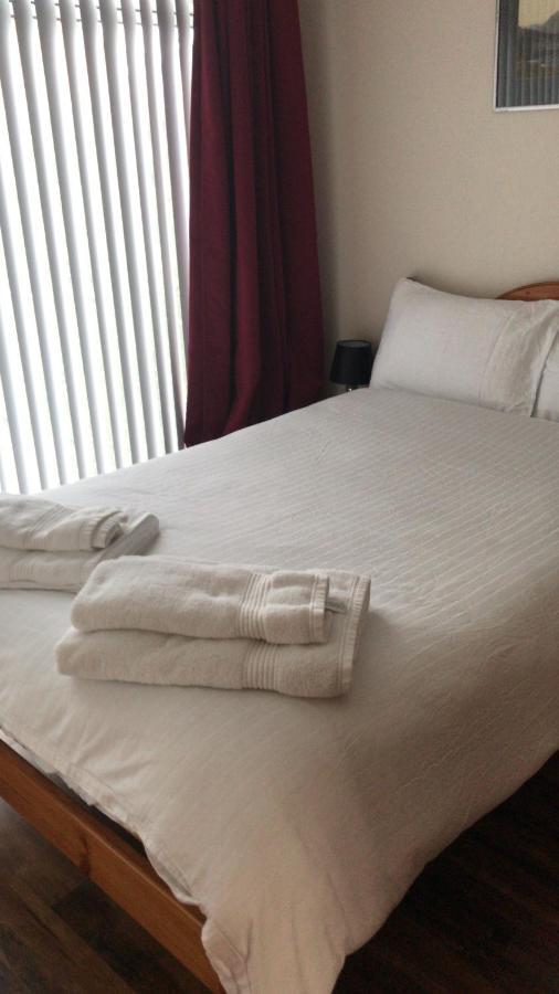 Spacious 5 Double Bed Bedroom Bungalow Near Belfast リスバーン エクステリア 写真