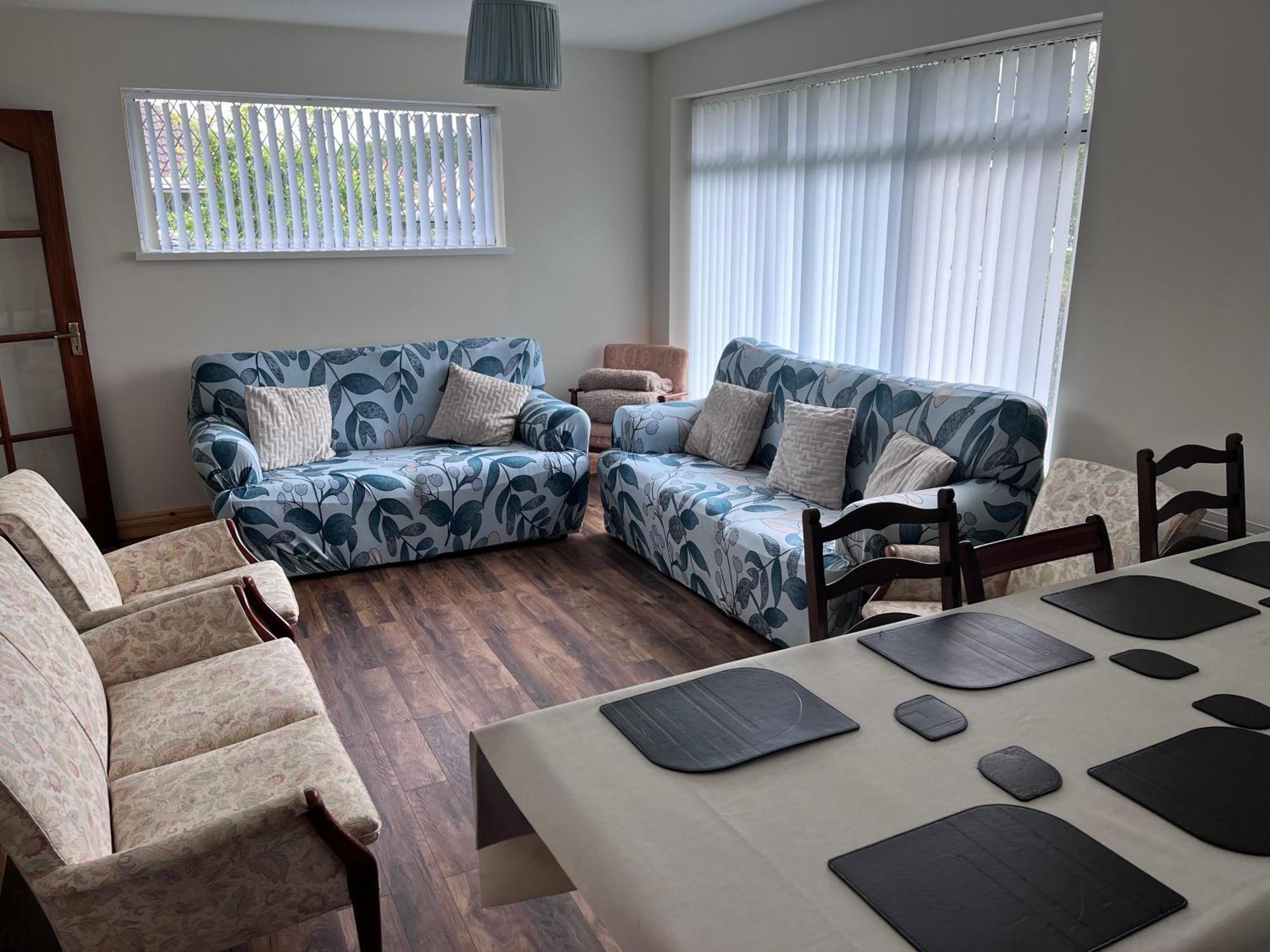 Spacious 5 Double Bed Bedroom Bungalow Near Belfast リスバーン エクステリア 写真